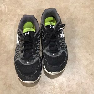 Men’s Size 10.5 Under Armour Micro G Tennis Shoes